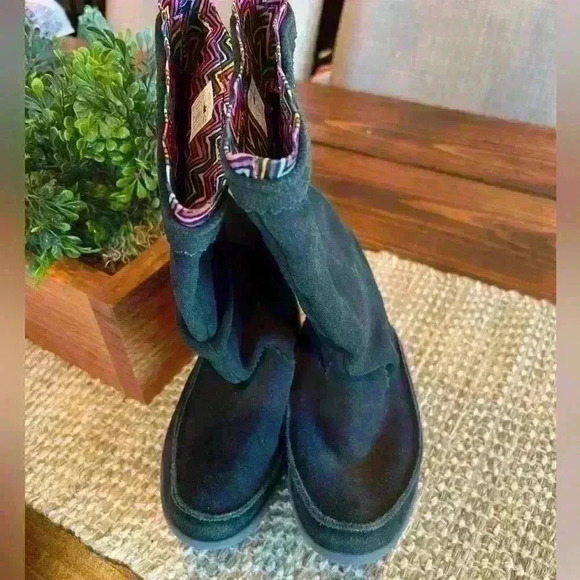 Crocs Adela suede boots size 5 women’s, winter cold wear, GUC - Picture 3 of 7